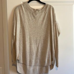 🌱lightweight cream sweater, great for layering!
